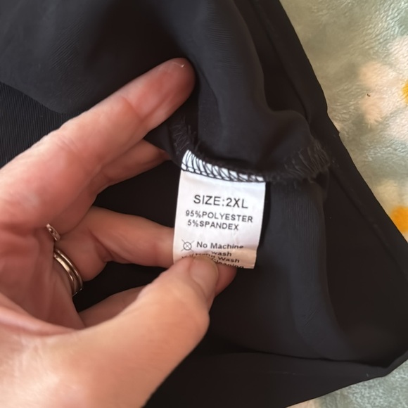 Black Cold Shoulder strappy blouse .. size 2X - Picture 3 of 3